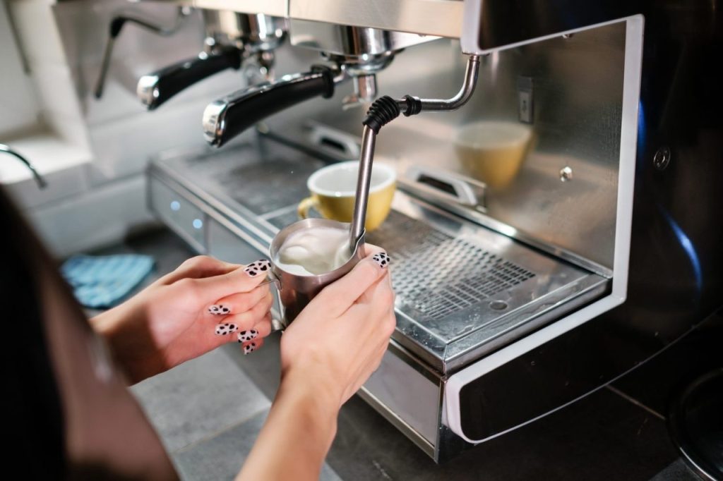 Eau calcaire : 6 gestes pour entretenir votre machine à café à grains